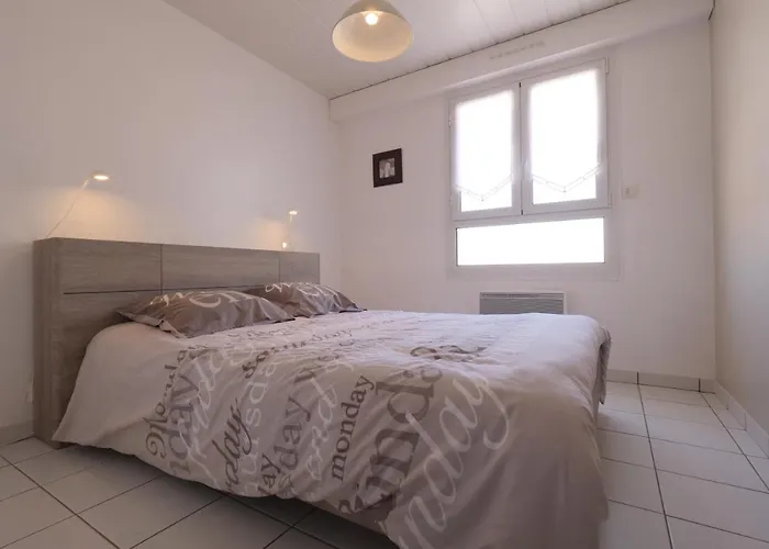 Un Appartement Sur La Marina De St-Gilles