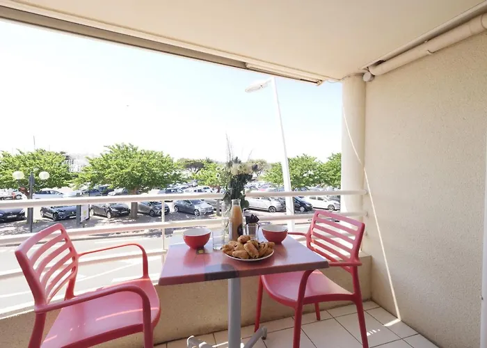 Un Appartement Sur La Marina De St-Gilles