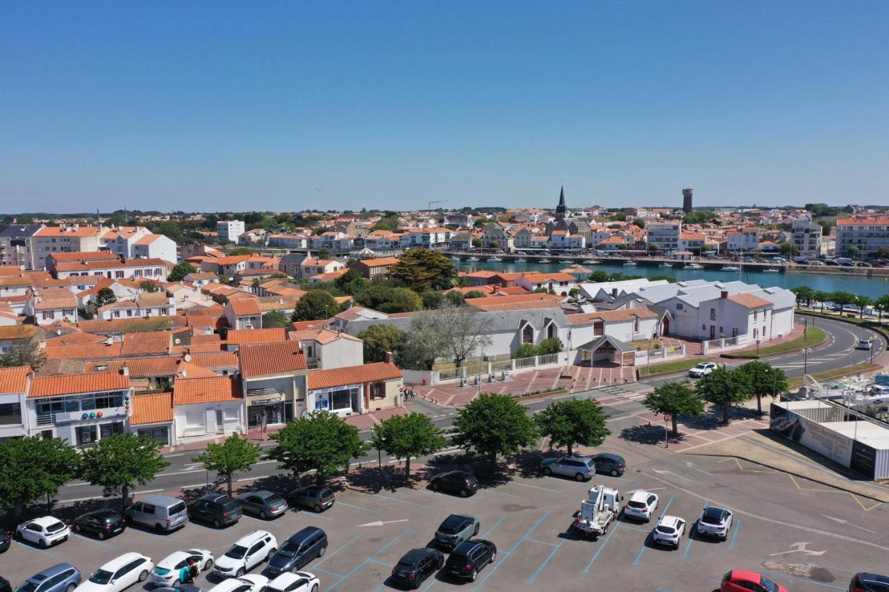 Un Sur La Marina De St-gilles