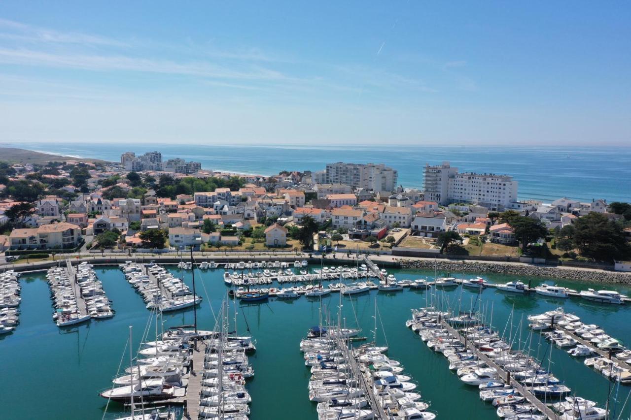 Un Sur La Marina De St-gilles