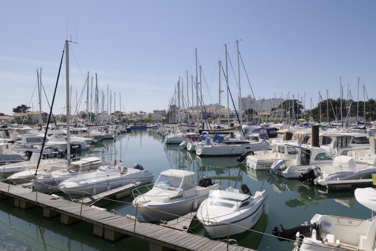 Un Sur La Marina De St-gilles
