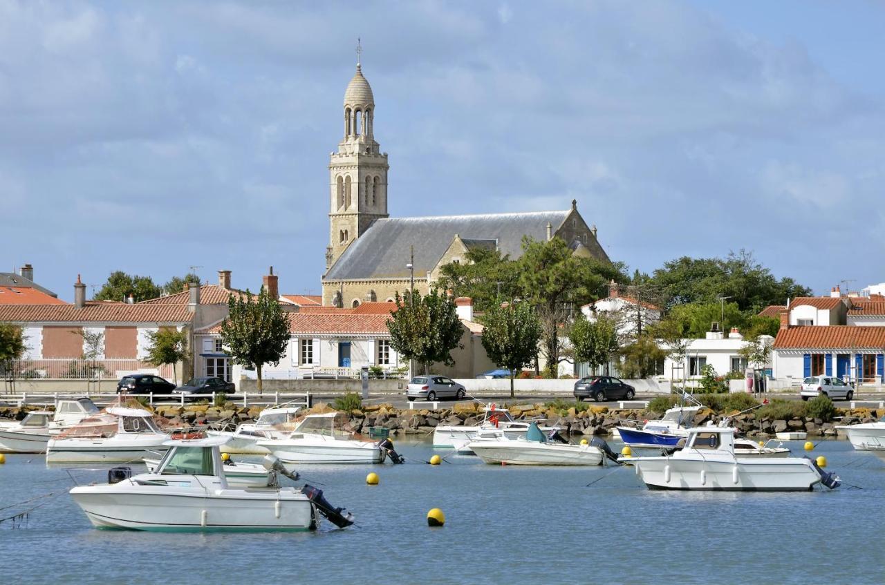 Appartement Un Sur La Marina De St-gilles *